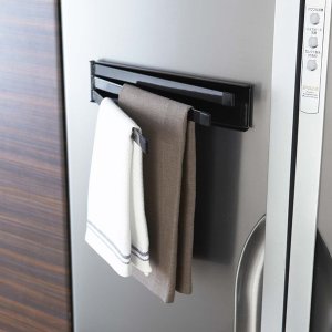 Magnetický výklopný držiak na utierky Yamazaki Tower - čierny