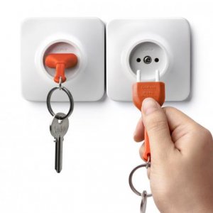 Držiak na kľúče s kľúčenkou Qualy Unplug - oranžový