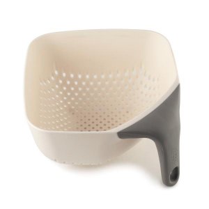 Kubický cedník JOSEPH JOSEPH Square Colander™- stredný/biely