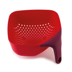 Kubický cedník JOSEPH JOSEPH Square Colander™-stredný/červený