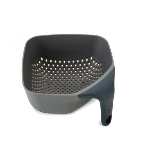 Kubický cedník JOSEPH JOSEPH Square Colander™- stredný/šedý