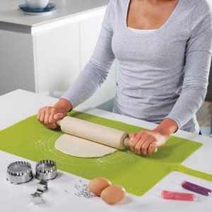 Silikónová podložka na vaľkanie JOSEPH JOSEPH Roll-up™, béžová