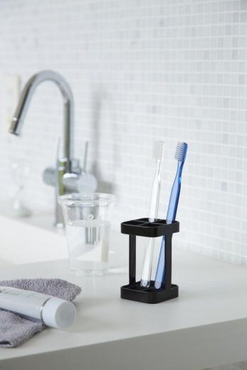 Stojan na zubné kefky YAMAZAKI Tower Slim - čierny