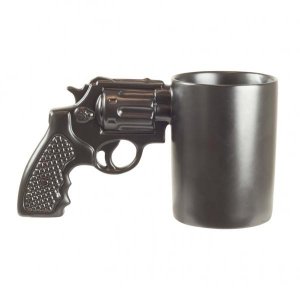 Hrnček INVOTIS Pistol Mug, čierny