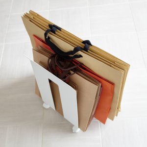 Stohovací vozík na noviny/papierové tašky/kartóny YAMAZAKI Frame, biely