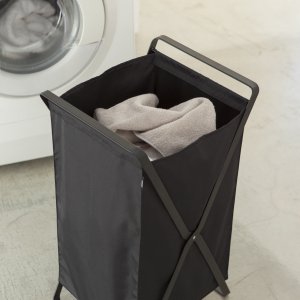 Skladací kôš na prádlo YAMAZAKI Tower Laundry Basket, čierny