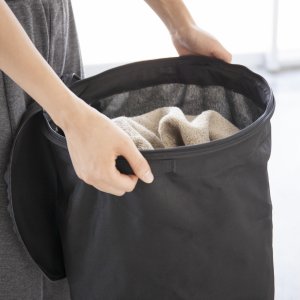Skladací kôš na prádlo so zipsom YAMAZAKI Tower Laundry Basket, nylon/čierny