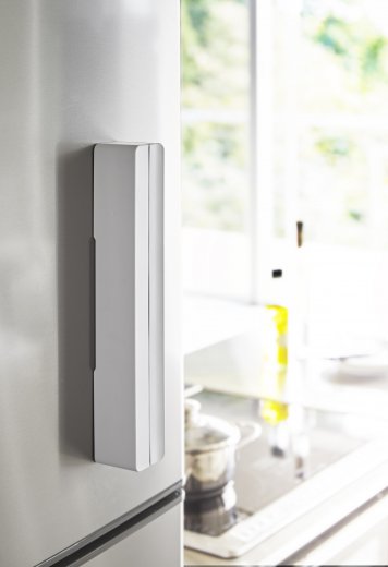 Magnetický držiak na kuchynské fólie YAMAZAKI Tower Wrap Case, biely