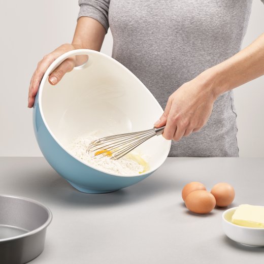 Ergonomická misa na miešanie s naklápaním základne JOSEPH JOSEPH Tilt, 4L, modrá