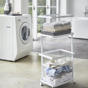 Vozík na koše s prádlom YAMAZAKI Tower Laundry Wagon, biely