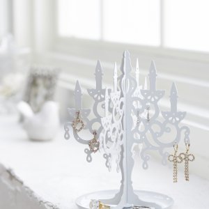Stojan na šperky v tvare svietnika YAMAZAKI Chandelier, biely