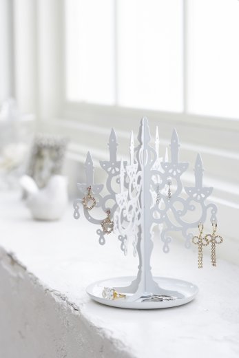 Stojan na šperky v tvare svietnika YAMAZAKI Chandelier, biely