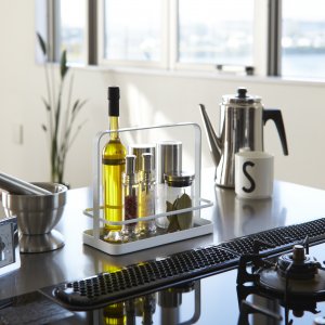 Kuchynský stojan na dochucovacie ingredience YAMAZAKI Tower Seasoning Rack, biely
