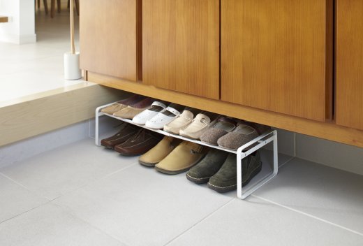 Nastaviteľná polica na topánky YAMAZAKI Frame Shoe Rack, biela