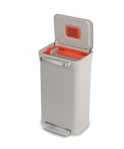 Odpadkový kôš so stlačovacou mechanikou 30 l. JOSEPH JOSEPH IntelligentWaste™ Titan (slonová kosť)