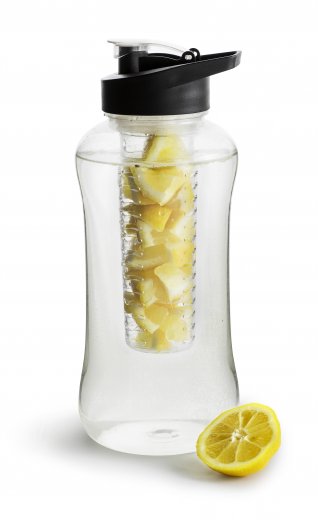 Fľaša na vodu s difuzérom na ovocie SAGAFORM Fresh Large, 1,8L, čierna